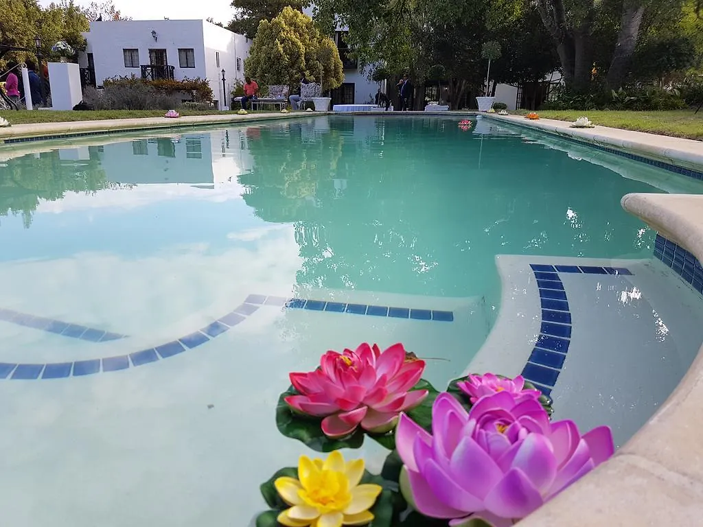 Riverside Boutique Hotel ハウト・ベイ 4*,